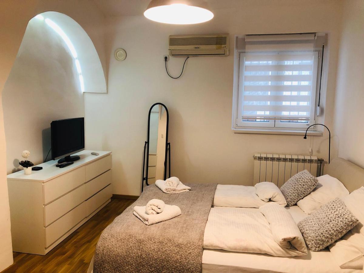 Apartman Tina Novi Sad Bagian luar foto
